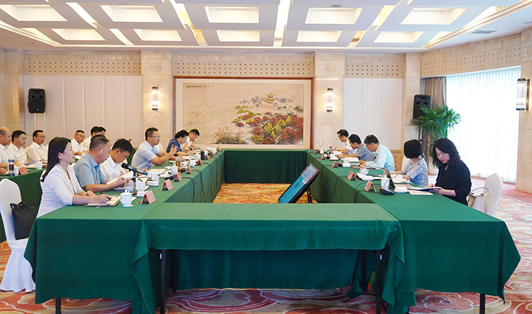 谢卫江与魏际刚一行座谈