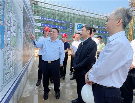 李挚专题调研市中心医院和岳阳学院项目建设